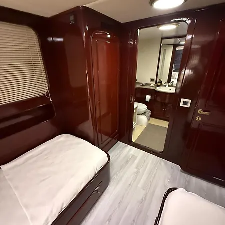 Hotel en barco 27m Benetti Luxury Yacht In *
