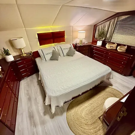 27m Benetti Luxury Yacht In Çeşme