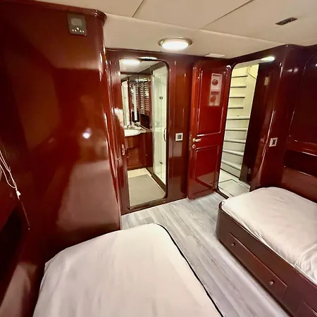 Hotel en barco 27m Benetti Luxury Yacht In