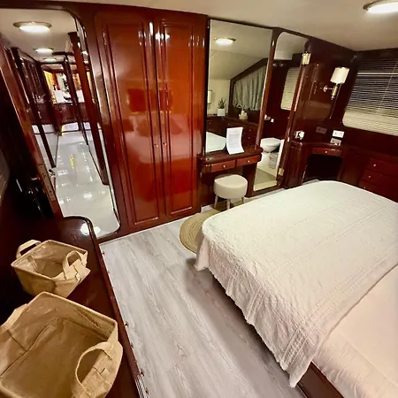 27m Benetti Luxury Yacht In *