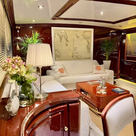 27m Benetti Luxury Yacht In Çeşme