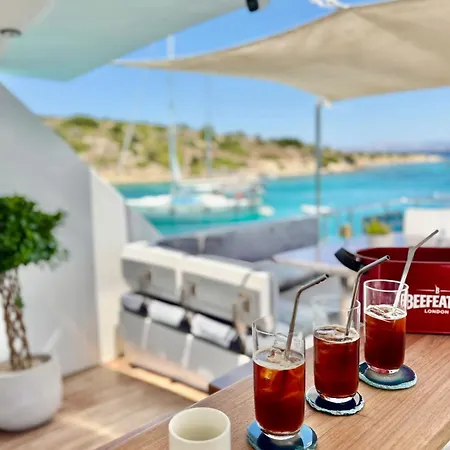 27m Benetti Luxury Yacht In Hotel en barco Çeşme