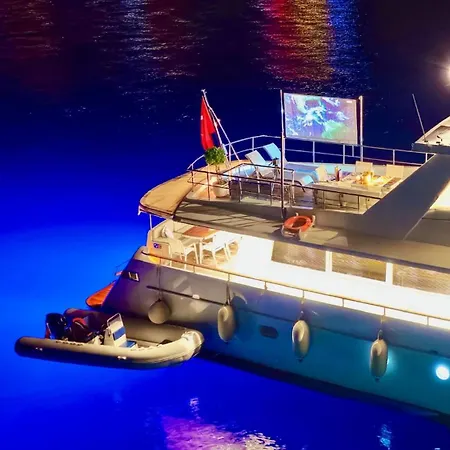27m Benetti Luxury Yacht In Çeşme