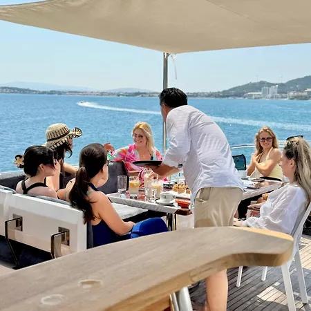 Hotel en barco 27m Benetti Luxury Yacht In *